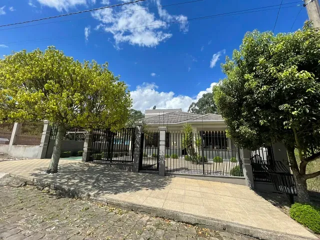 Casa com 412m² 3 quartos e 3 banheiros, à venda, no bairro Desvio Rizzo em Caxias do Sul