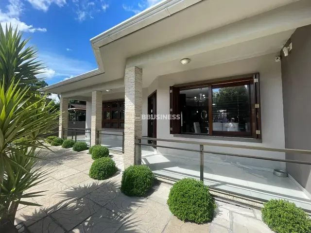 Casa com 412m² 3 quartos e 3 banheiros, à venda, no bairro Desvio Rizzo em Caxias do Sul