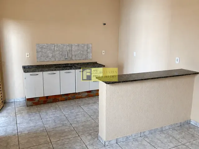 Casa 1 quarto e 1 banheiro, para alugar, no bairro Centro em Bady Bassitt