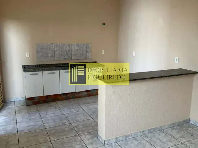 Casa 1 quarto e 1 banheiro, para alugar, no bairro Centro em Bady Bassitt