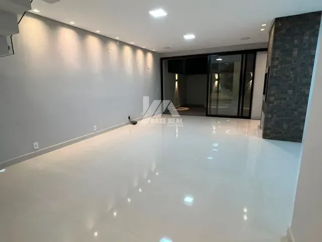 Casa 3 quartos e 4 banheiros, à venda, no bairro Contorno em Ponta Grossa