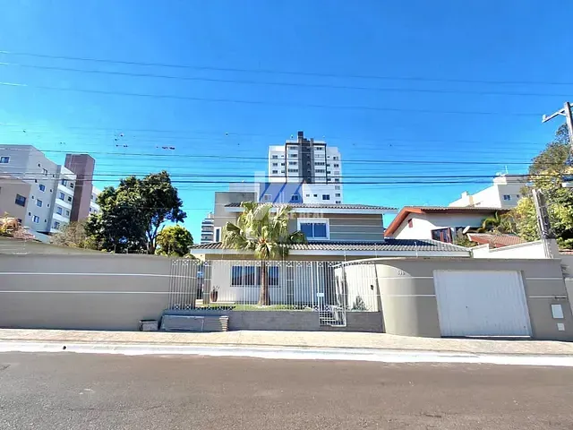 Casa com 805m² 4 quartos e 4 banheiros, à venda, no bairro Oficinas em Ponta Grossa
