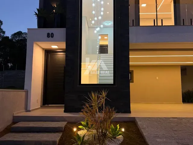 Casa com 260m² 3 quartos e 5 banheiros, à venda, no bairro Contorno em Ponta Grossa