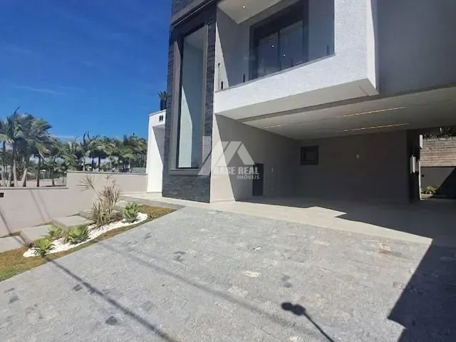 Casa com 260m² 3 quartos e 5 banheiros, à venda, no bairro Contorno em Ponta Grossa