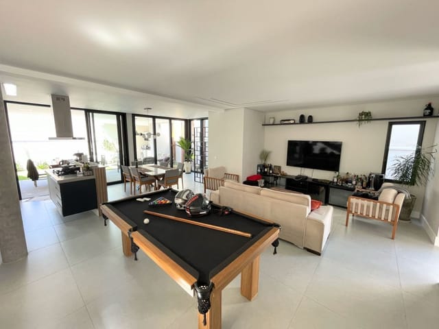 Casa com 252m² 4 quartos e 5 banheiros, à venda, no bairro Urbanova em São José dos Campos