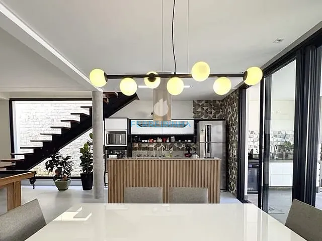 Casa com 252m² 4 quartos e 5 banheiros, à venda, no bairro Urbanova em São José dos Campos