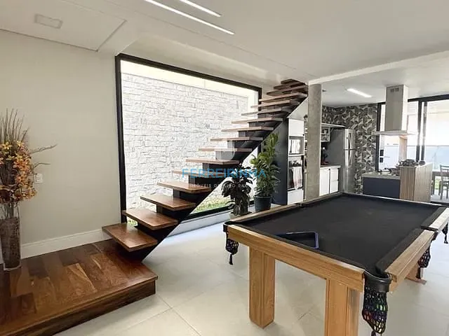 Casa com 252m² 4 quartos e 5 banheiros, à venda, no bairro Urbanova em São José dos Campos