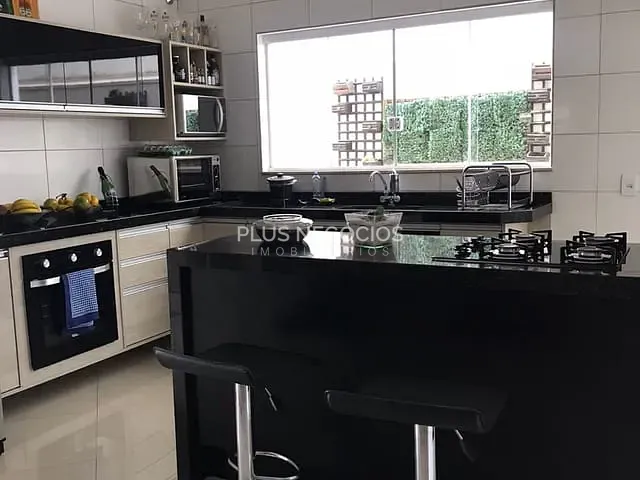 Casa com 200m² 3 quartos e 3 banheiros, à venda, no bairro Wanel Ville em Sorocaba