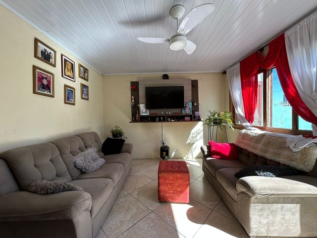 Casa 3 quartos e 2 banheiros, à venda, no bairro Três Vendas em Pelotas