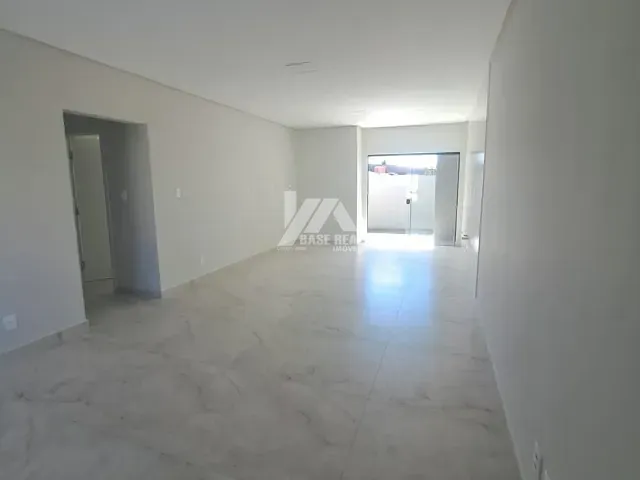 Casa 3 quartos e 2 banheiros, à venda, no bairro Contorno em Ponta Grossa
