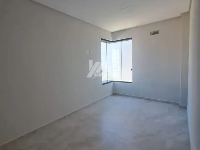 Casa 3 quartos e 2 banheiros, à venda, no bairro Contorno em Ponta Grossa