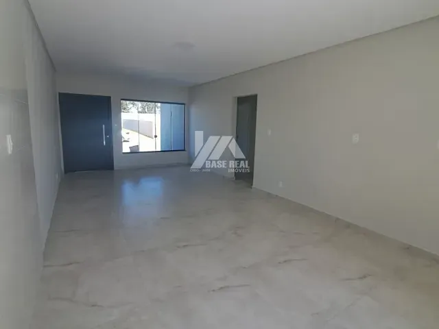 Casa 3 quartos e 2 banheiros, à venda, no bairro Contorno em Ponta Grossa