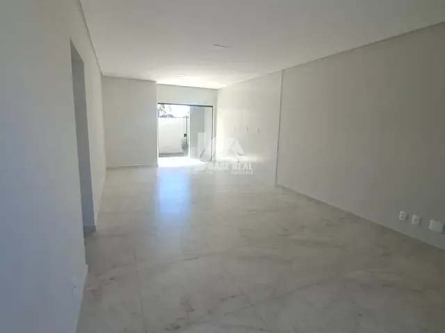 Casa 3 quartos e 2 banheiros, à venda, no bairro Contorno em Ponta Grossa