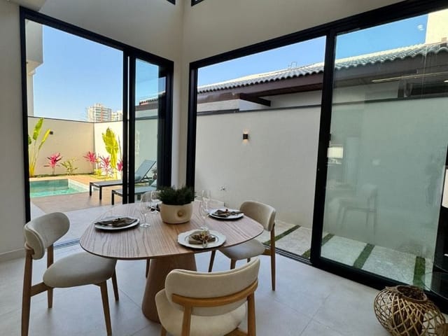Casa com 250m², à venda, no bairro Urbanova em São José dos Campos