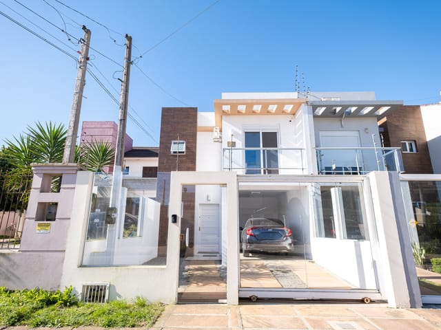 Casa com 182m² 3 quartos e 4 banheiros, à venda, no bairro Três Vendas em Pelotas