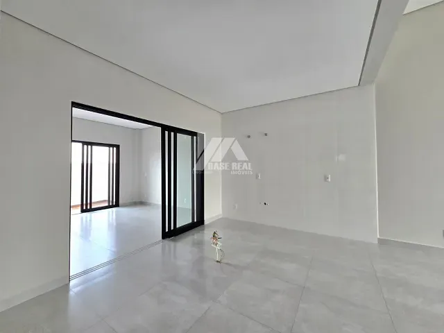 Casa com 286m² 3 quartos e 3 banheiros, à venda, no bairro Contorno em Ponta Grossa