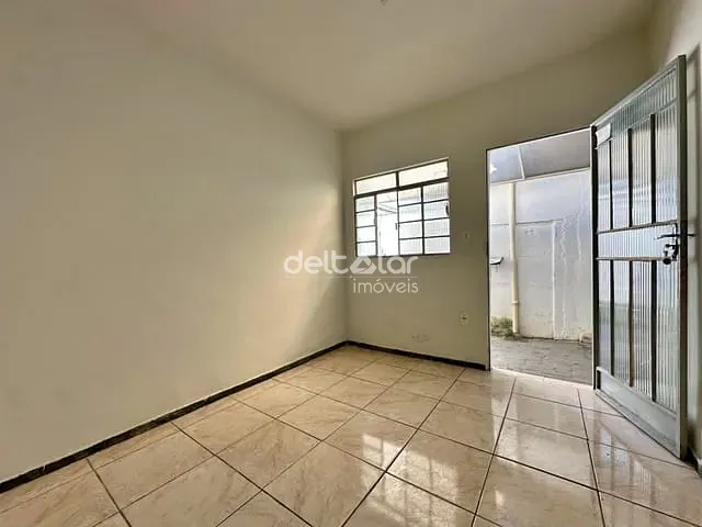 Casa com 48m² 2 quartos e 1 banheiro, para alugar, no bairro Piratininga (Venda Nova) em Belo Horizonte