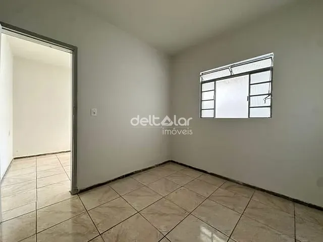 Casa com 48m² 2 quartos e 1 banheiro, para alugar, no bairro Piratininga (Venda Nova) em Belo Horizonte