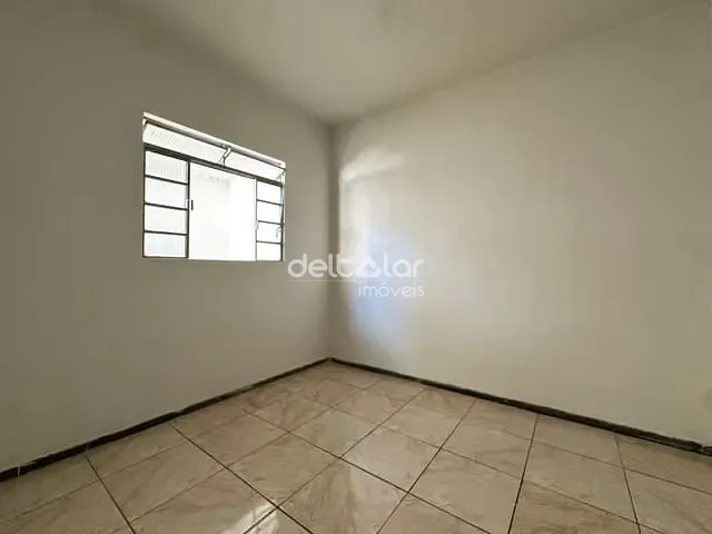 Casa com 48m² 2 quartos e 1 banheiro, para alugar, no bairro Piratininga (Venda Nova) em Belo Horizonte