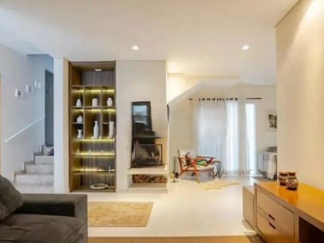 Casa com 250m² 3 quartos e 3 banheiros, para alugar, no bairro Urbanova em São José dos Campos