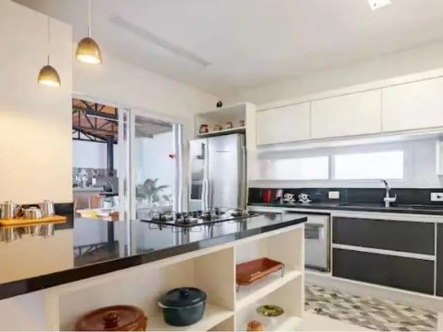 Casa com 250m² 3 quartos e 3 banheiros, para alugar, no bairro Urbanova em São José dos Campos