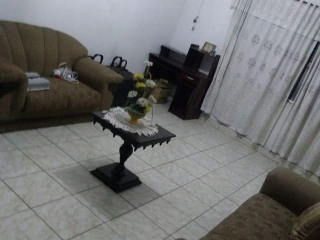 Casa com 250m² 5 quartos e 3 banheiros, à venda, no bairro Vila Menk em Osasco
