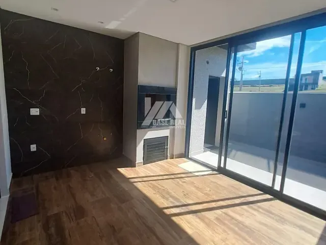 Casa 3 quartos e 2 banheiros, à venda, no bairro Contorno em Ponta Grossa
