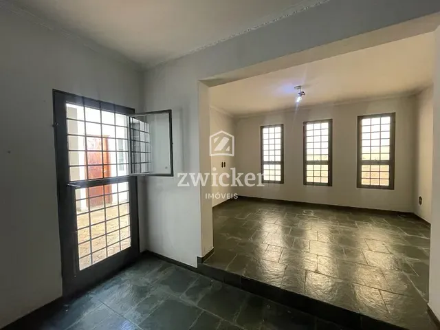 Sobrado com 298m² 3 quartos e 4 banheiros, à venda ou para alugar, no bairro Vila São João da Boa Vista em Bauru