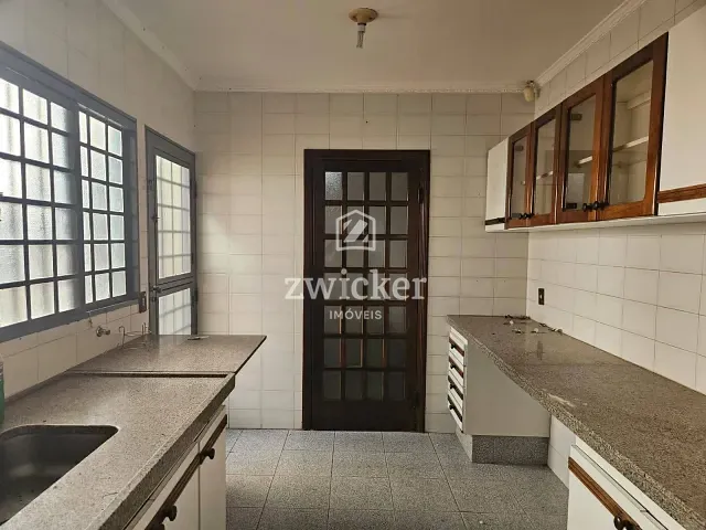 Sobrado com 298m² 3 quartos e 4 banheiros, à venda ou para alugar, no bairro Vila São João da Boa Vista em Bauru