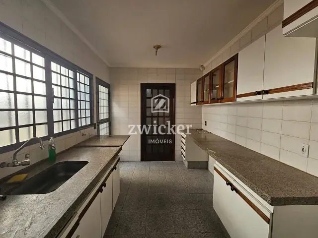 Sobrado com 298m² 3 quartos e 4 banheiros, à venda ou para alugar, no bairro Vila São João da Boa Vista em Bauru