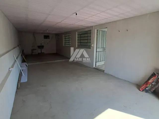 Casa 4 quartos e 2 banheiros, à venda, no bairro Centro em Ponta Grossa