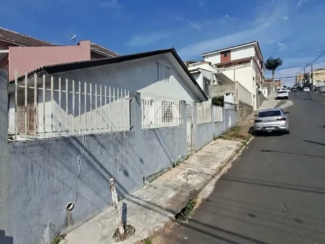 Casa 4 quartos e 2 banheiros, à venda, no bairro Centro em Ponta Grossa