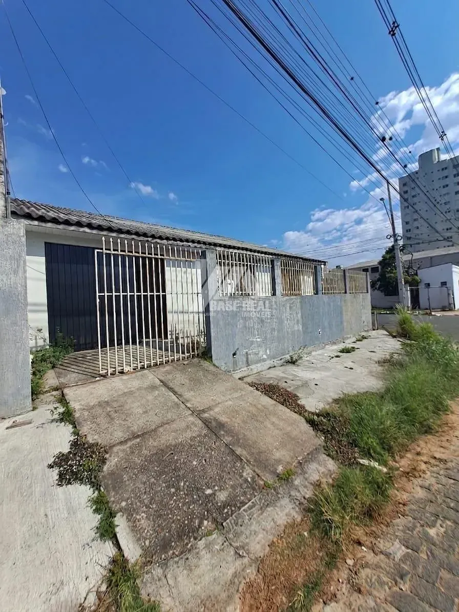 Casa de esquina à Venda, Centro, Ponta Grossa, PR — Centro, Ponta Grossa