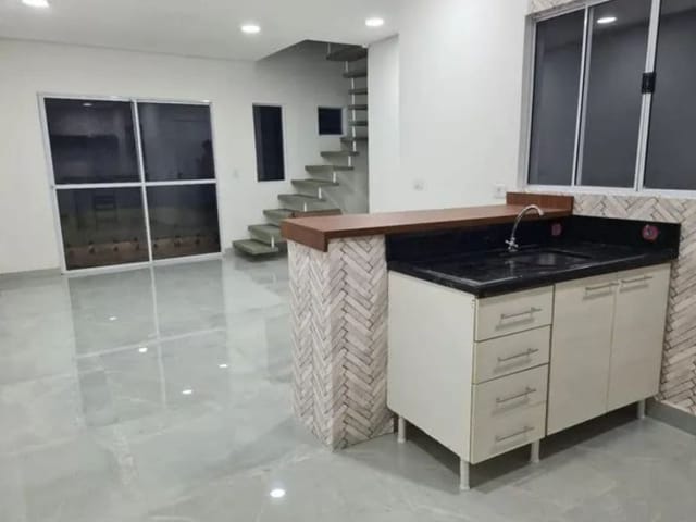 Casa com 136m² 3 quartos e 4 banheiros, para alugar, no bairro Chácara Canta Galo em Cotia