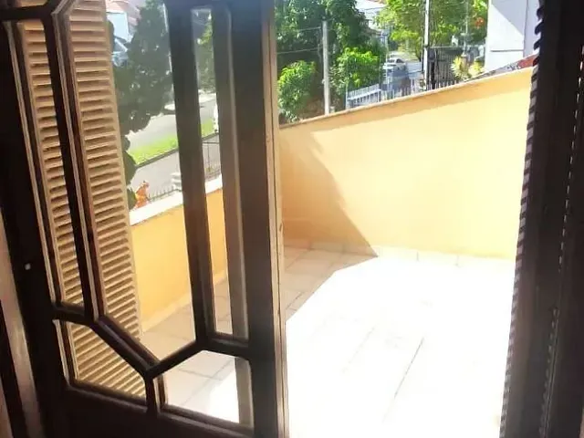 Casa 5 quartos e 4 banheiros, à venda, no bairro Jardim Itu em Porto Alegre