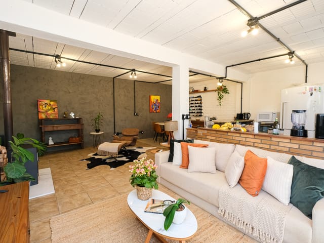 Casa 1 quarto e 2 banheiros, à venda, no bairro Laranjal em Pelotas