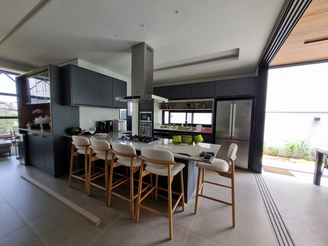 Casa com 450m² 4 quartos e 5 banheiros, à venda, no bairro Condomínio Residencial Alphaville em São José dos Campos