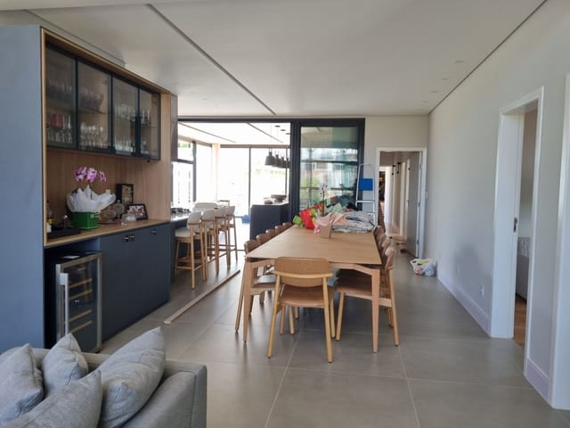 Casa com 450m² 4 quartos e 5 banheiros, à venda, no bairro Condomínio Residencial Alphaville em São José dos Campos