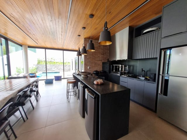 Casa com 450m² 4 quartos e 5 banheiros, à venda, no bairro Condomínio Residencial Alphaville em São José dos Campos