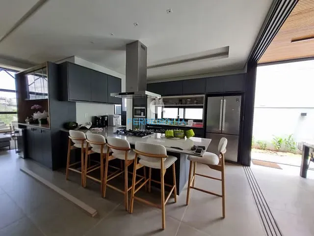 Casa com 450m² 4 quartos e 5 banheiros, à venda, no bairro Condomínio Residencial Alphaville em São José dos Campos