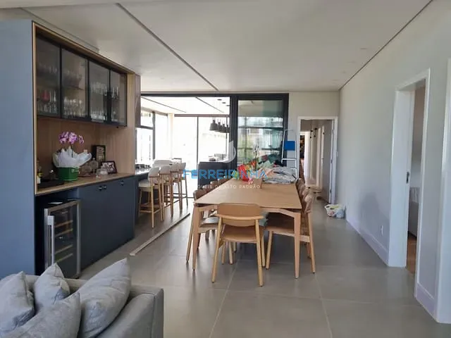 Casa com 450m² 4 quartos e 5 banheiros, à venda, no bairro Condomínio Residencial Alphaville em São José dos Campos