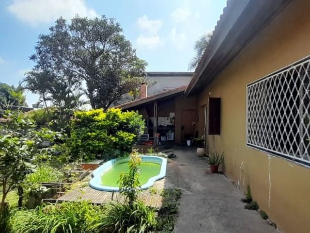 Casa com 1100m² 5 quartos e 4 banheiros, à venda, no bairro Vila Santo Antônio em Cotia