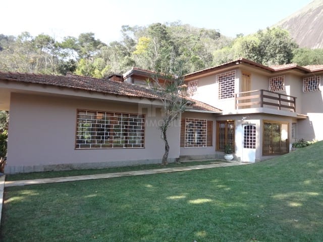 Casa com 7194m², à venda, no bairro Corrêas em Petrópolis