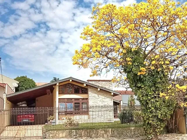 Casa com 439m² 3 quartos e 3 banheiros, à venda, no bairro Orfãs em Ponta Grossa