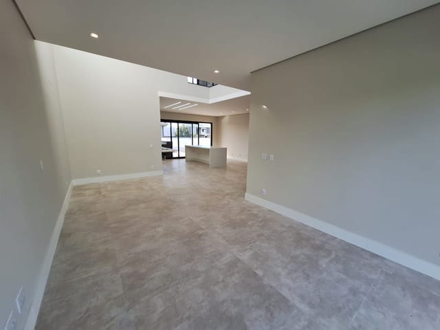 Casa com 600m² 4 quartos e 6 banheiros, à venda, no bairro Colinas do Paratehy em São José dos Campos