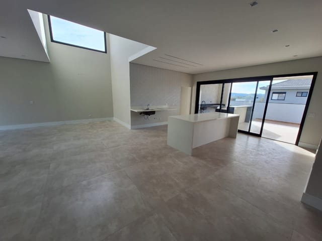 Casa com 600m² 4 quartos e 6 banheiros, à venda, no bairro Colinas do Paratehy em São José dos Campos