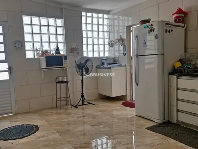 Casa 2 quartos e 2 banheiros, à venda, no bairro Centro em Bento Gonçalves