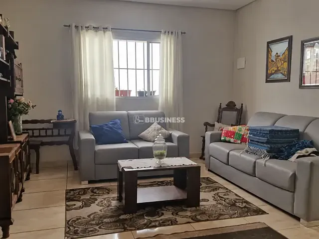 Casa 2 quartos e 2 banheiros, à venda, no bairro Centro em Bento Gonçalves