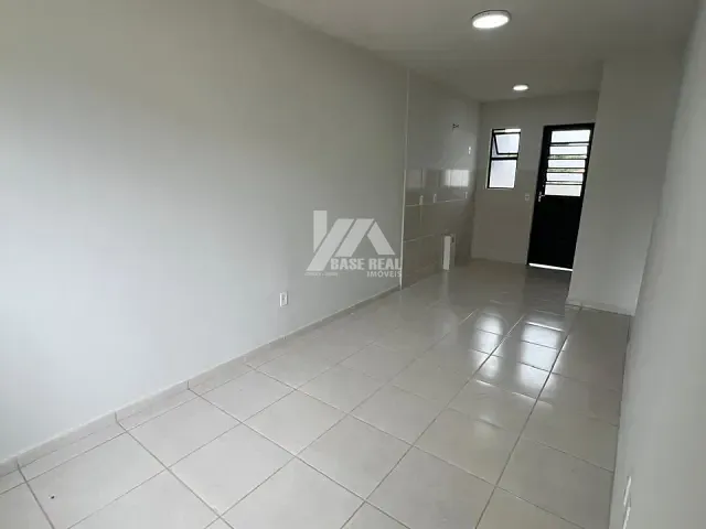 Casa 2 quartos e 1 banheiro, à venda, no bairro Uvaranas em Ponta Grossa