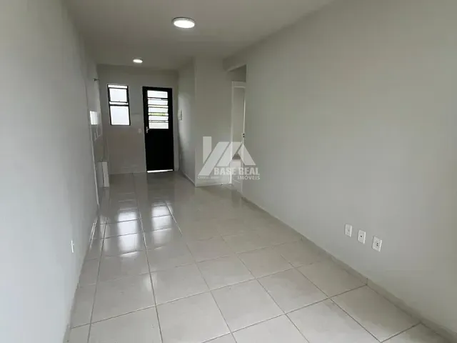 Casa 2 quartos e 1 banheiro, à venda, no bairro Uvaranas em Ponta Grossa